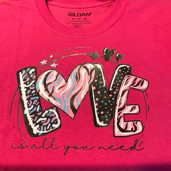 GILDAN BRAND NEW LOVE TEE SHIRT WITH SET OF 3 beaded pens - Picture 2 of 9